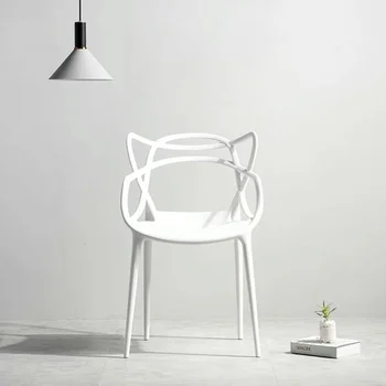 Скандинавские пластиковые обеденные стулья Домашний досуг Стул с кошачьей спинкой Мебель для столовой Креативное кресло Современный обеденный стул для переговоров