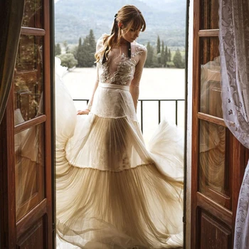 Свадебное платье из многоуровневого тюля с длинными рукавами, пляжное платье трапециевидной формы, выполненное на заказ, иллюзия на открытом воздухе, аппликации на спине, свадебное платье с вырезом лодочкой