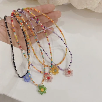 Красочное милое ожерелье из бисера, модное ожерелье с подвеской в виде маленького цветка, цепочка на ключицу, ювелирные изделия для женщин и девочек
