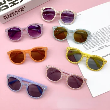 Новые летние детские круглые солнцезащитные очки для мальчиков и девочек ярких цветов в полоску с решетчатым принтом, солнцезащитные очки UV400 для детей на открытом воздухе
